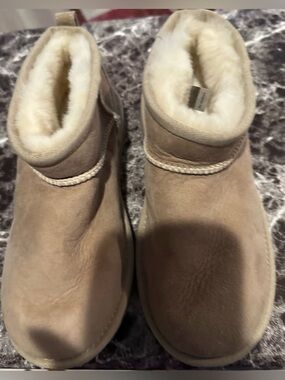 Cozy Shearling-Lined Suede Booties in Taupe bu Ugg